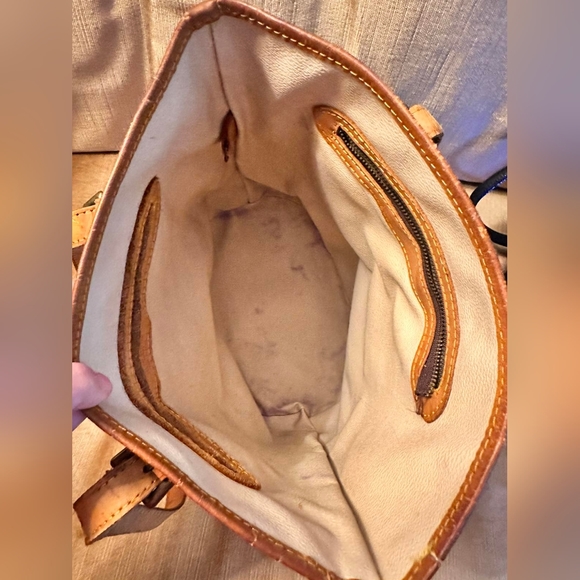 LOUIS VUITTON Bucket PM Monogram Canvas Shoulder Bag - Picture 9 of 14